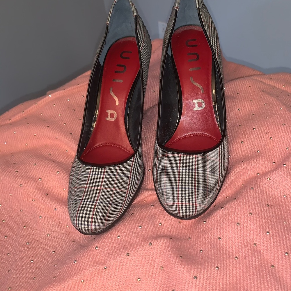 Shoes - Picture 3 of 4